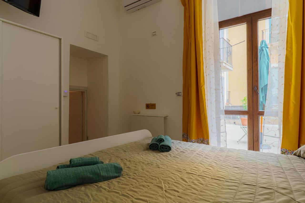 Casta Diva Holiday Rooms Catania Exterior photo