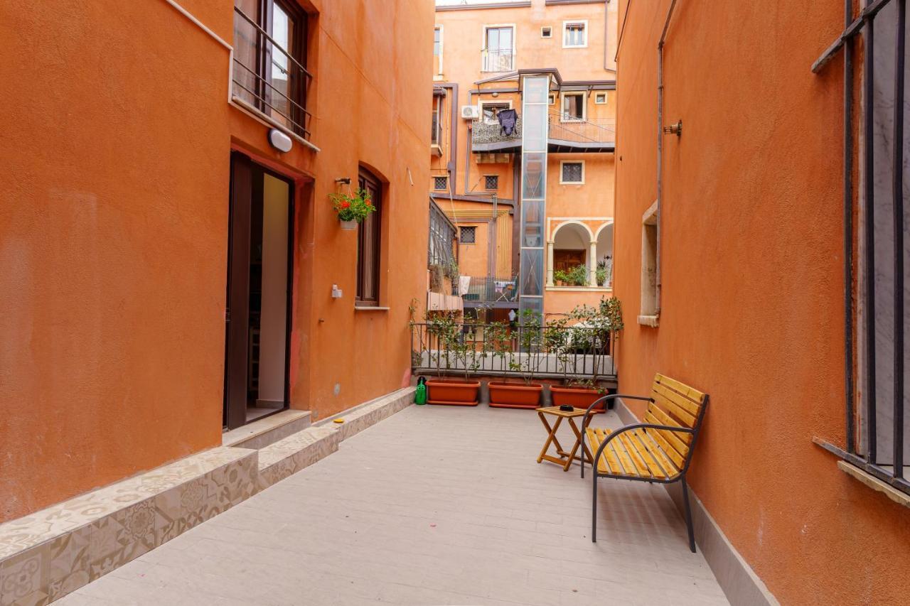 Casta Diva Holiday Rooms Catania Exterior photo